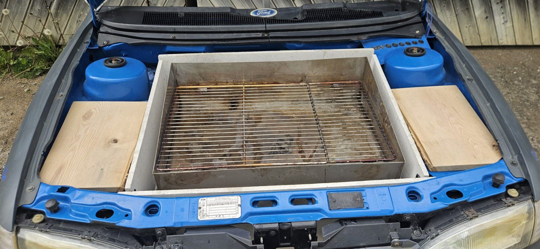 Accessori per altri veicoli: Grill aus Autofront (Eigenbau) – Usato da Oberiberg venduto da Jess6200 1