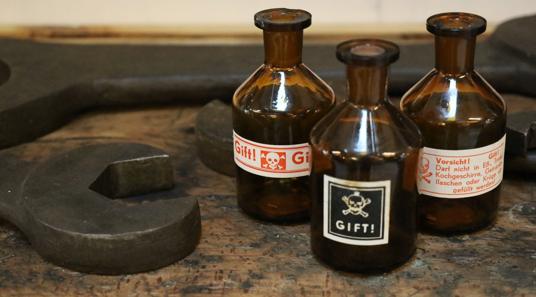 Accessori da laboratorio: 3 alte Giftflaschen à 100 ml – Usato da Birrwil venduto da brandschatz_birrwil 3