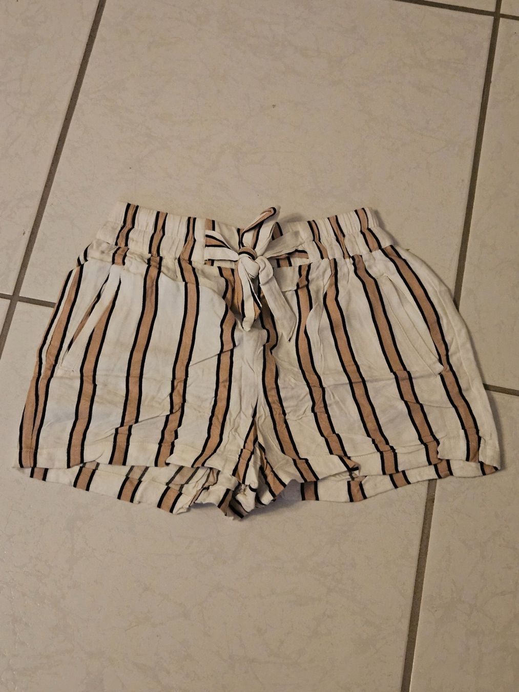 Lotti & Set di vestiti: Kleiderpaket Mädchen gr. S – Usato da Wohlen AG venduto da france19m 2