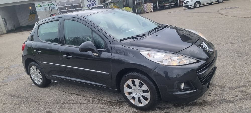 PEUGEOT 207 1.4i