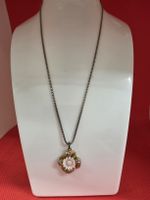 Halskette mit Blumen Anhänger in gebrauchtem Zustand