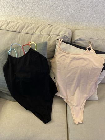 2x Bodysuit schwarz beige Gr. S Basic Sommerträgertop Damen
