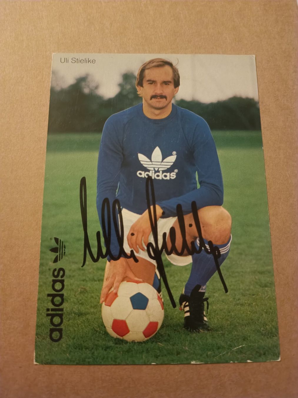 Autografi: Uli Stielike - Handsigniert – Usato da Menziken venduto da Artographs