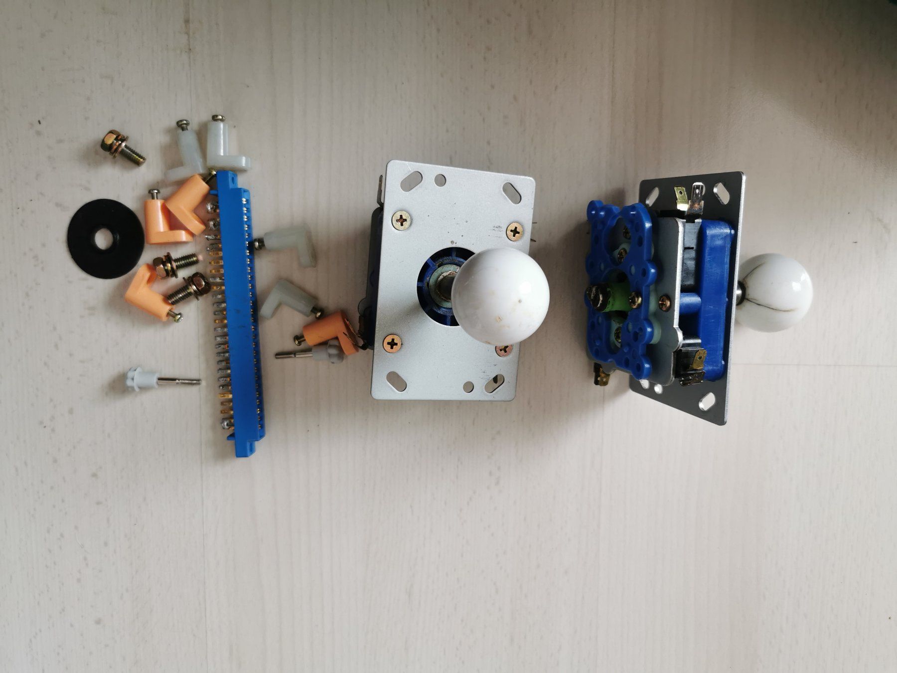 Slot Machine: PCB 2 Arcade Joysticks – Usato da Cordast venduto da Bluelaser