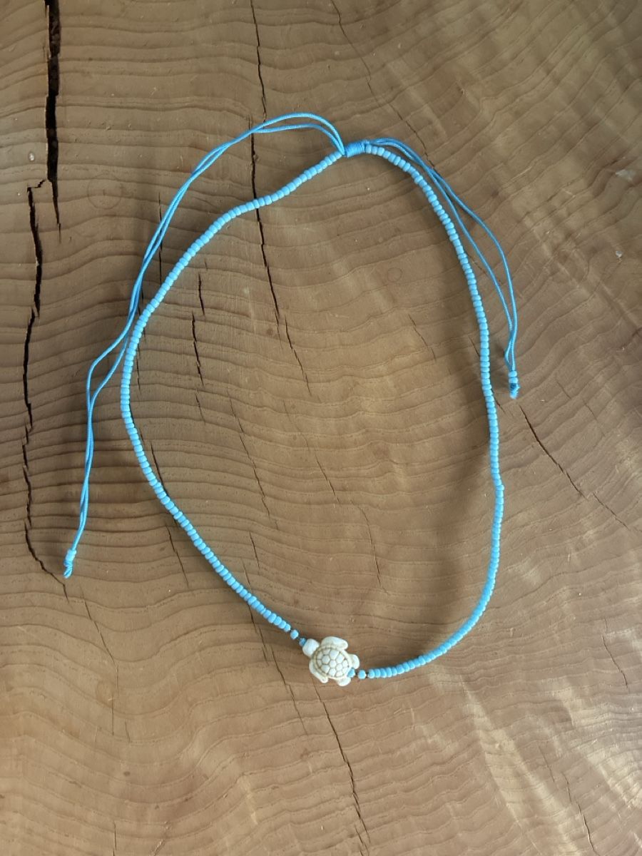 Catenine: Beaded necklace light blue with turtle charm used – Nuovo e nell'imballaggio originale da Zürich venduto da and_bbr2 1