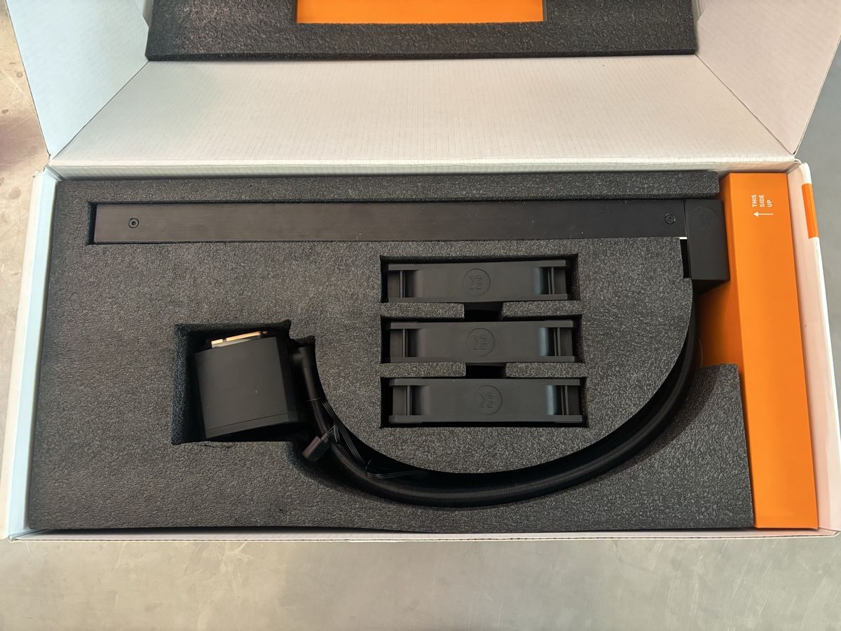 PC: EK Nucleus AIO CR360 Lux D-RGB Cooling System – Usato da Bern venduto da PrettyGood 1