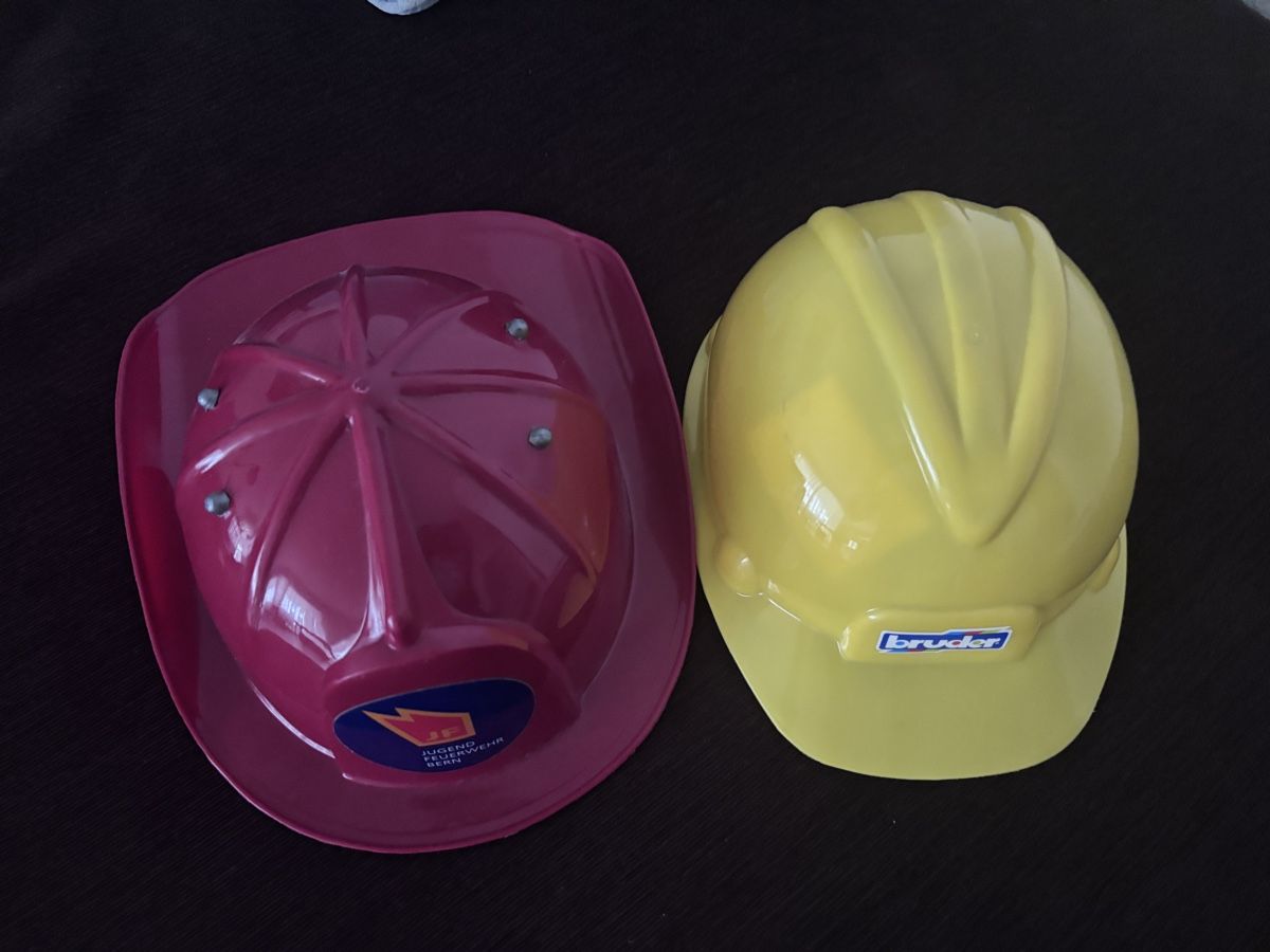 Pompiers: Feuerwehrhelm und Bauhelm – Neuf (Voir description) à Niederdorf par KatrinT83