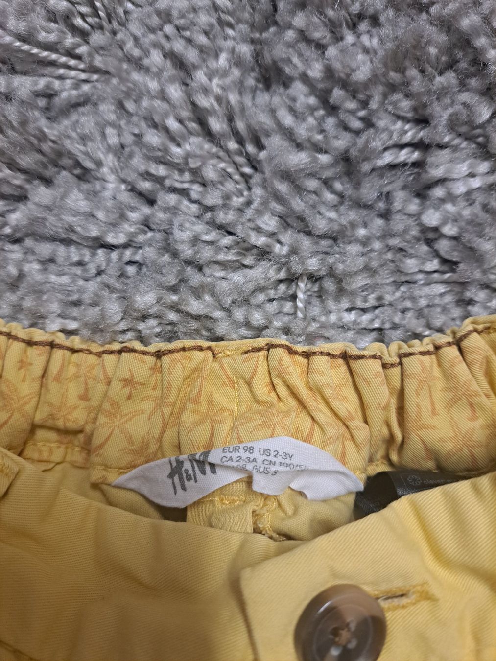 H&M Hosen: Gelbe kurze Hosen Gr.98, H&M – Gebraucht aus Kaltbrunn von Nili133 2