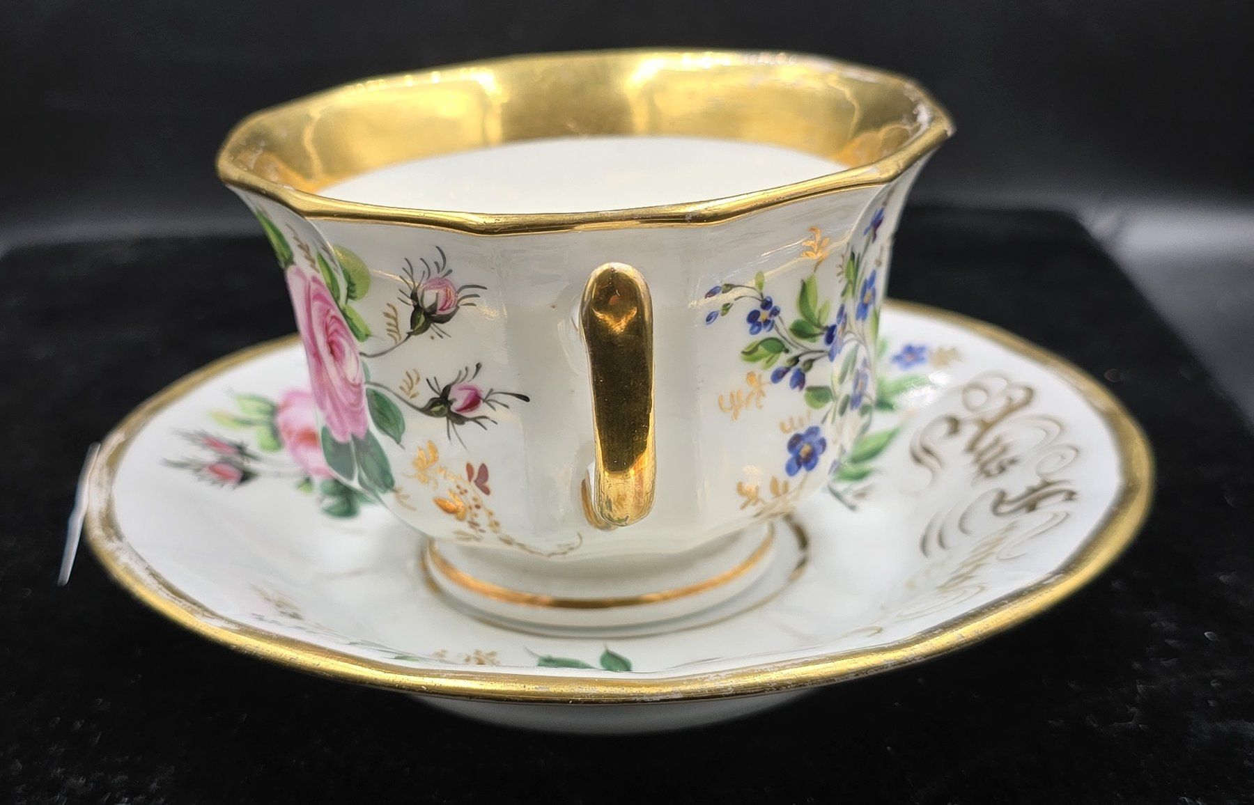 Tasses: 1 Prunktasse mit Gold bemalt – D'occasion à Rorschacherberg par snOOpydOg11 4