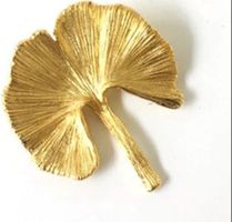 Broche feuille de ginkgo en plaqué or Mathieu Nancy