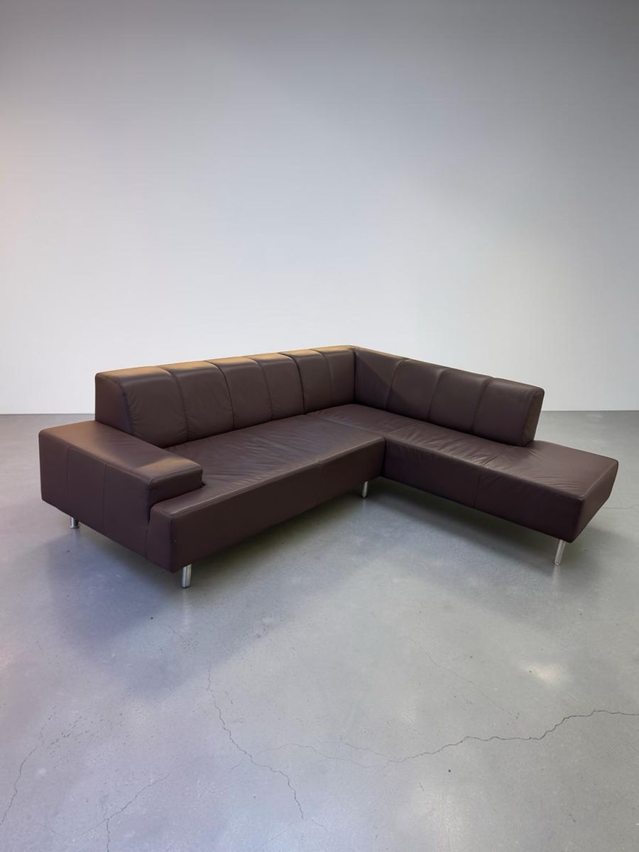 Sofas: Ecksofa mit longchair aus violettem Echtleder – D'occasion à Fehraltorf par Sofalab.swiss 3