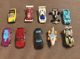  10 Spielzeugautos