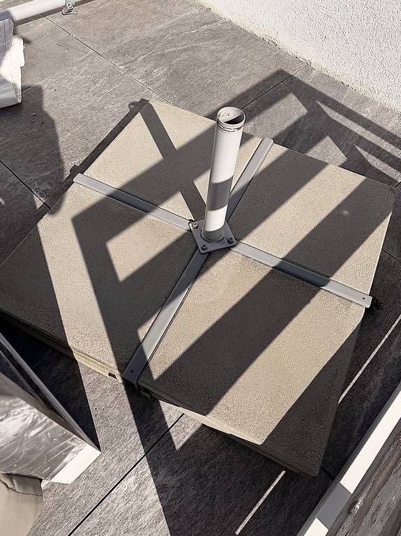 Altro: Schirmständer / Sonnenschirmständer mit 8 Gehwegplatten – Usato da Kleindöttingen venduto da pat_sz5x 1