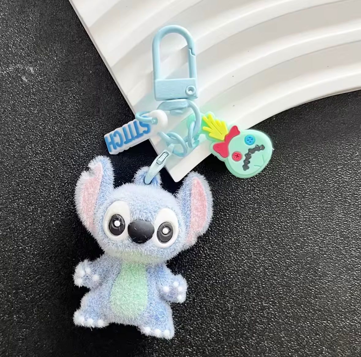 Portachiavi: 4 PCS  - Porte clé Stitch, New – Nuovo e nell'imballaggio originale da Collombey venduto da Cards07 2