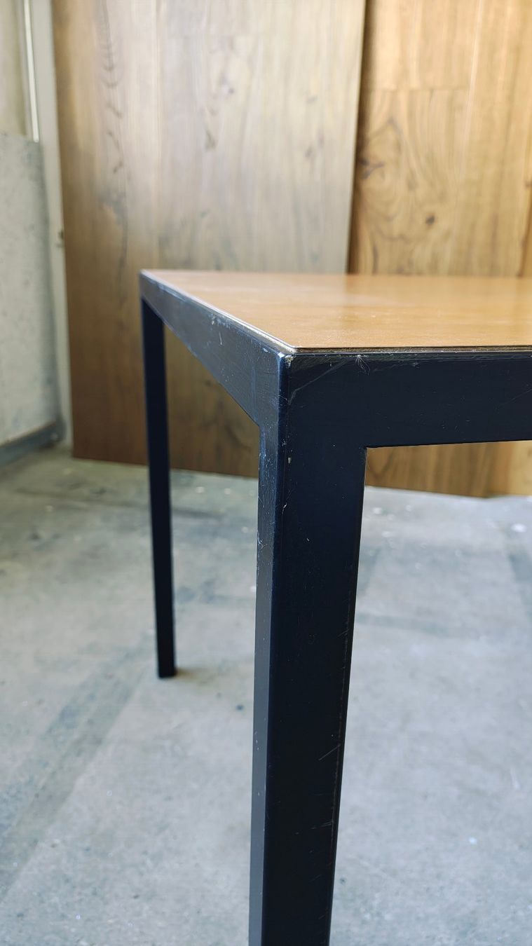 Tavoli: Tisch mit goldener Platte | Nektar Design – Usato da Zürich venduto da Glaesser 3