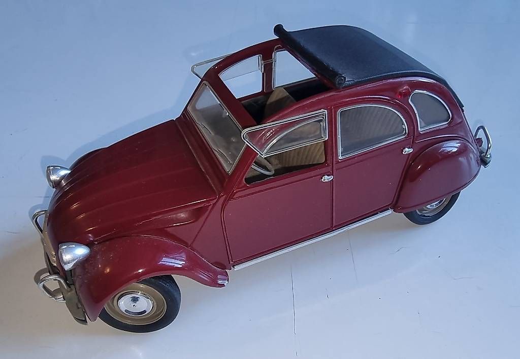 Modellini d'auto: 5 Modell Oldtimer Autos + 1 rotes Ferrari-Modell-Auto – Usato da Bern venduto da hebrima 1