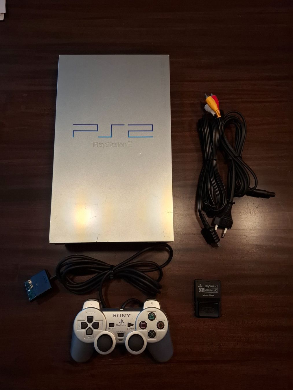 Sony Konsolen: PS 2 Fat Silber Set revidiert (refurbished) – Gebraucht aus Gipf-Oberfrick von Konsolen_Colin