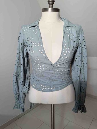 Damen Bluse hellblau Lochstickerei gebraucht