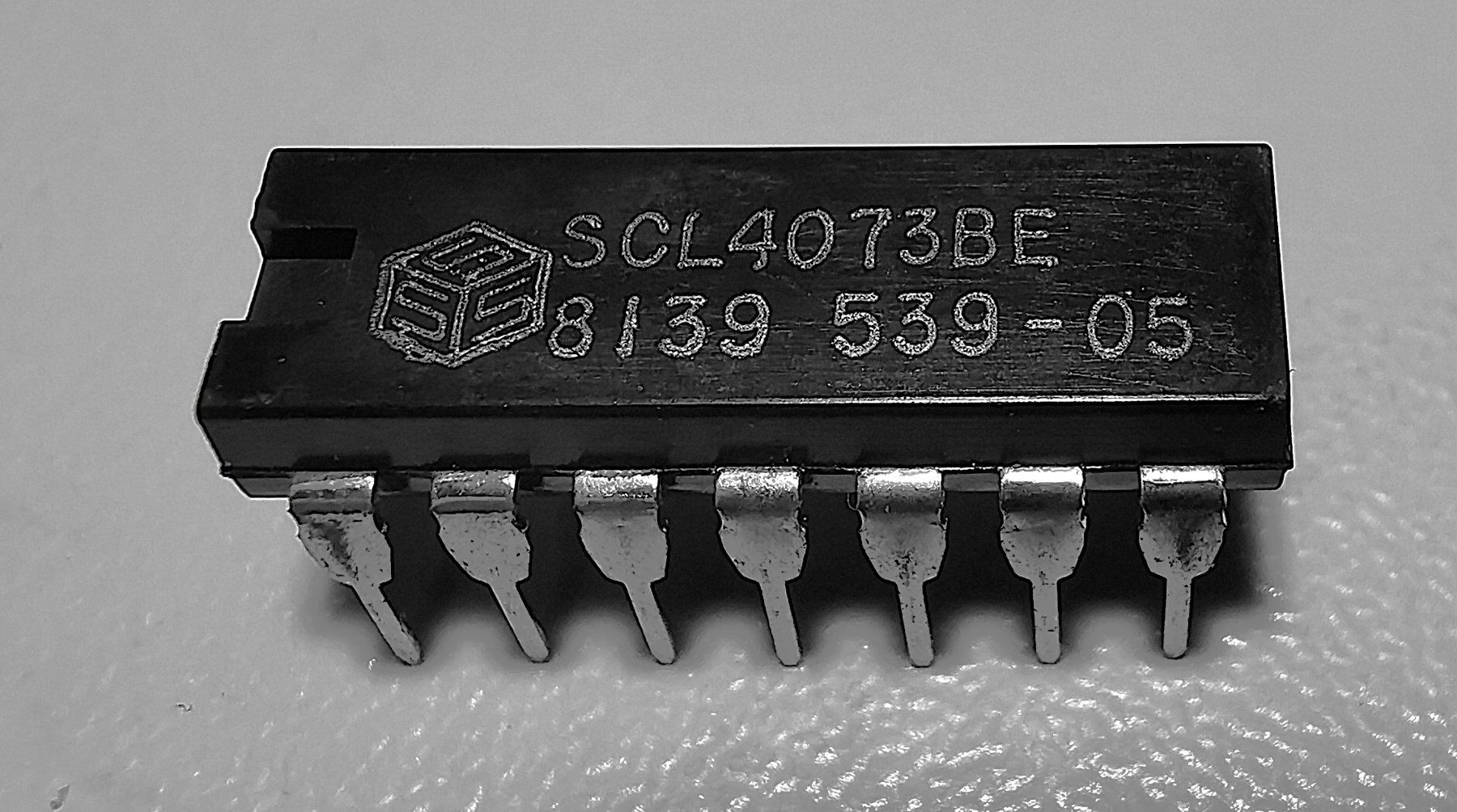 Componenti elettronici: SCL4073BE Triple Nand Gate - 18 Stück – Usato da Oberwangen b. Bern venduto da Vittorio0