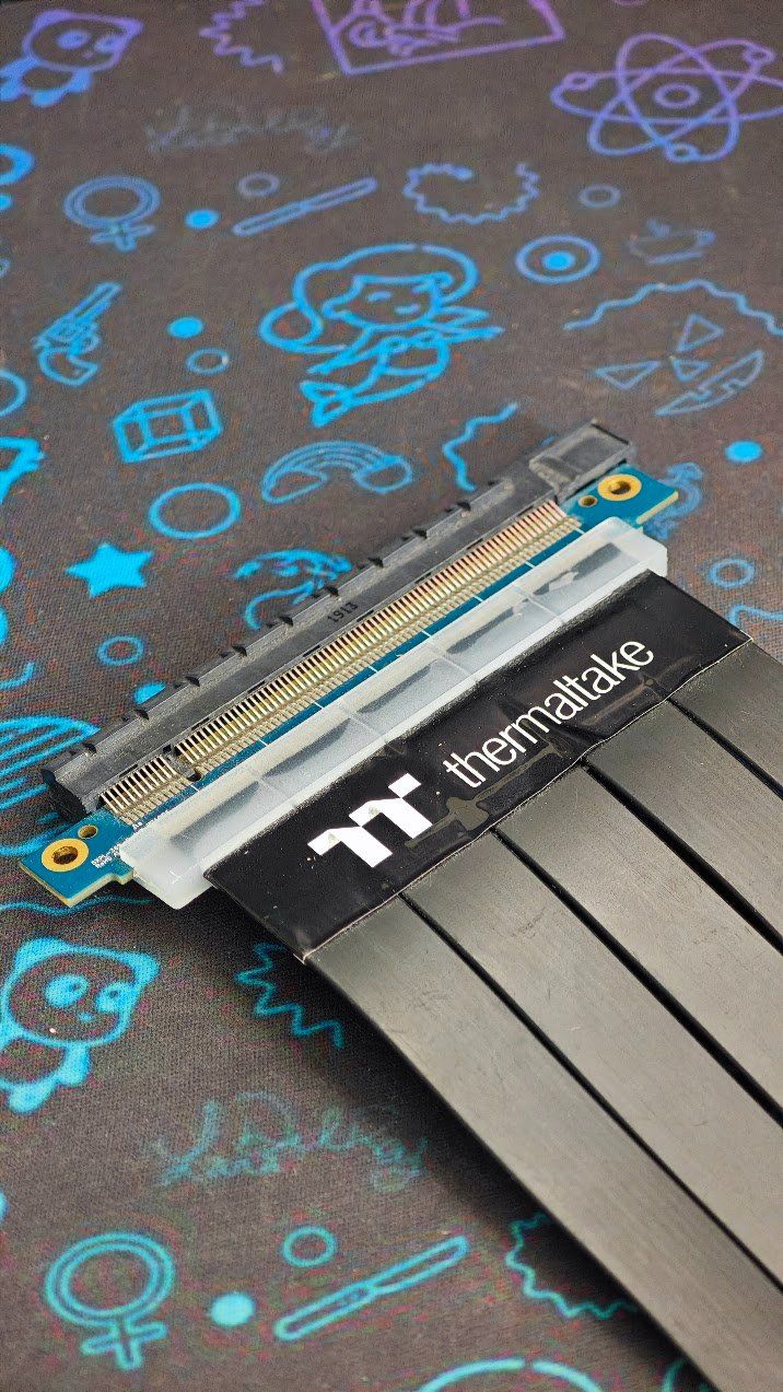 Câbles: Thermaltake Riser Cable PCIe 3.0x16 30cm – D'occasion à Grenchen par ale_bbm5 2