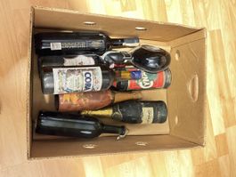 Verschiedene Spirituosen und Weine in Karton gebraucht