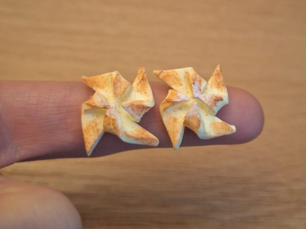 Case e mobili per bambole: Handmade Blätterteig Windredli – Nuovo (secondo la descrizione) da Zürich venduto da HandmadeTinyFood