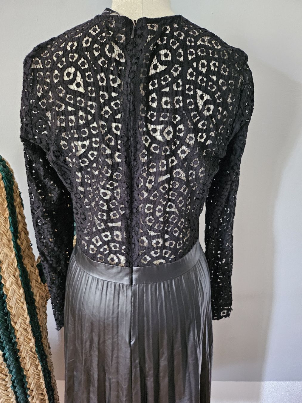 Zara Kleider: Schwarzes Spitzenkleid von Zara, Gr. M – Gebraucht aus Bülach von ane_yn2b 4