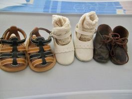 3 PAIRES DE SOULIERS DE POUPEES
