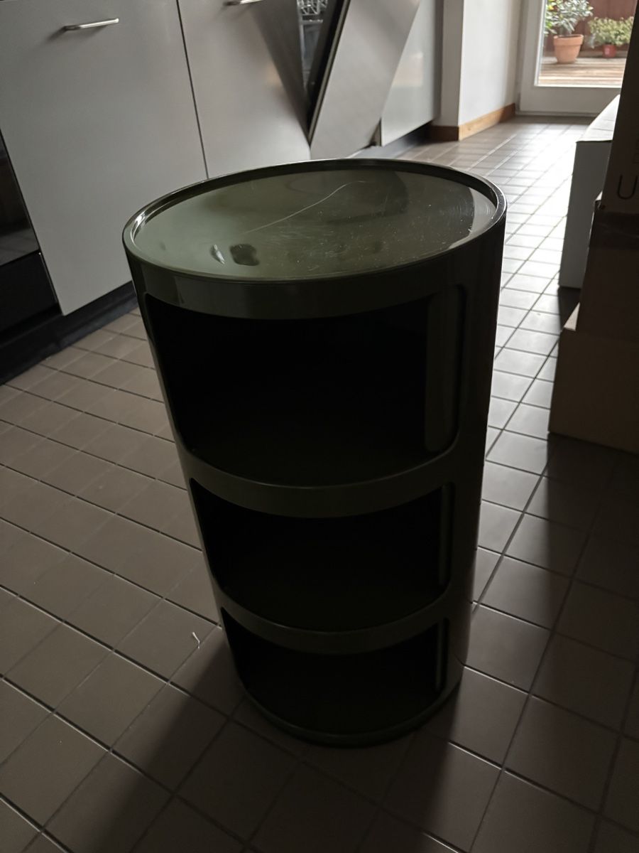 Cassettiere: Kartell componibili. Olivgrün – Usato da Therwil venduto da Schwedenlove 2
