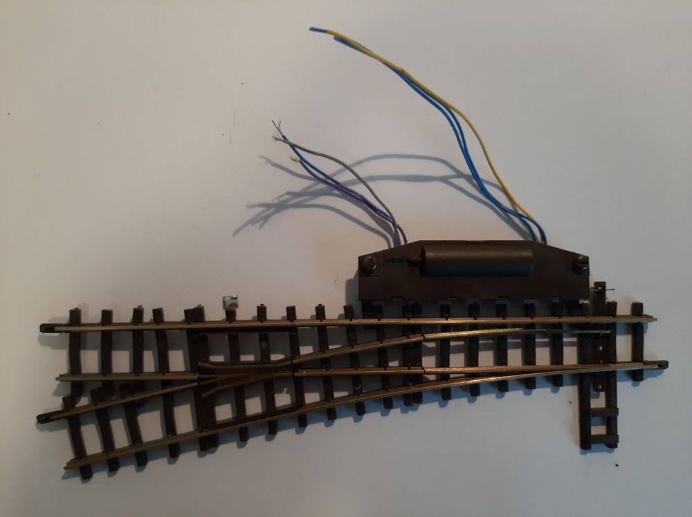 Bemo Modelleisenbahnen: Bemo H0m 4207 000 elektrische Weiche links 12° – Gebraucht aus Thun von Schwarzsee48 1
