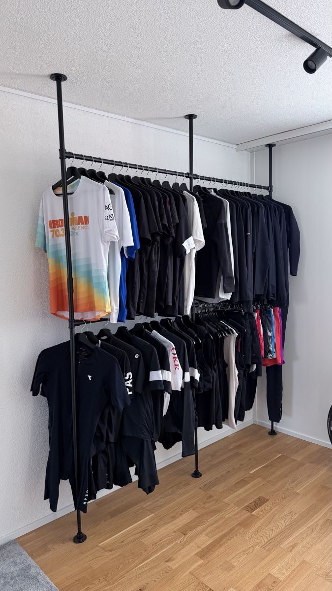 Pamo. Garderobe: PAMO.DESIGN Teleskopkleiderstange 2 Meter breit – Gebraucht aus Bern von gas_7ztg