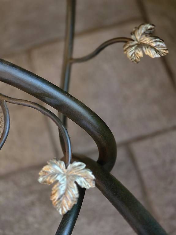 Tische: Table basse unique en verre et métal – Gebraucht aus Genève von kat_m7lj 3