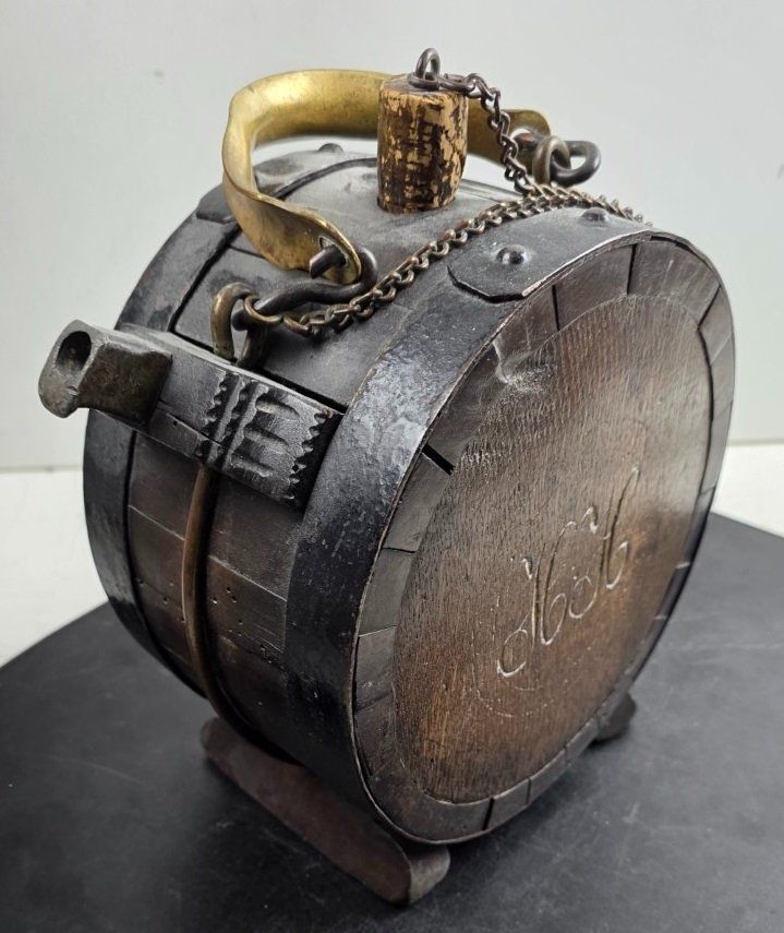 Bottiglie: Holzflasche Fässlein Feldflasche mit Monogramm – Usato da Flums venduto da Flumsantik 1