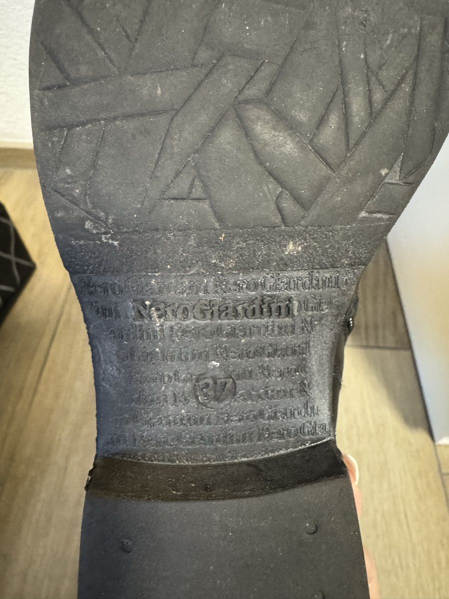 Scarpe da donna: Stivale Nerogiardini nr. 37 – Usato da Claro venduto da kel_v7dj 2