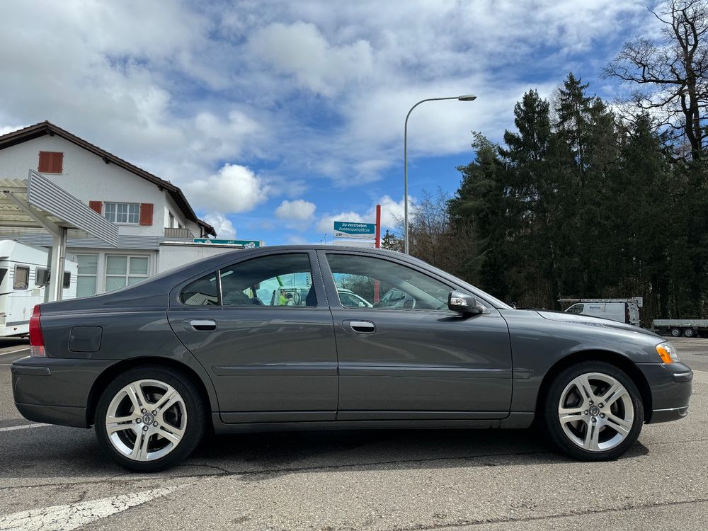 VOLVO S60 2.4 Stockholm Automatic 12.2007 68 000 km MFK Neu