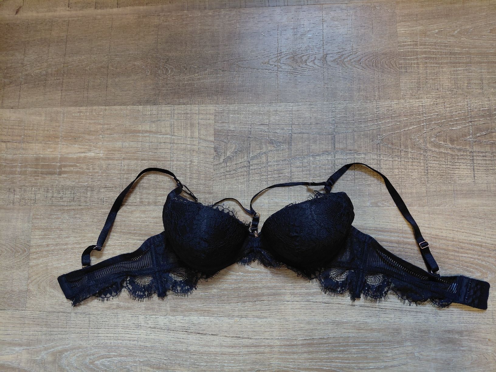 Altra biancheria intima: BH mit Spitze schwarz Grösse 75C  – Nuovo (secondo la descrizione) da Balsthal venduto da Leila_Luna