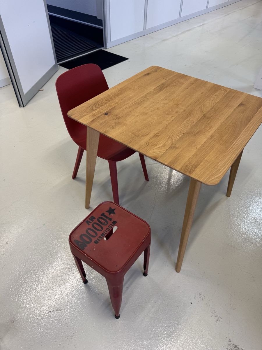 Ikea Set di tavolo e panche: Tisch Eiche mit 1 Stuhl und 2 Hockern ab 1.- – Usato da Zuchwil venduto da Bluejay79 2