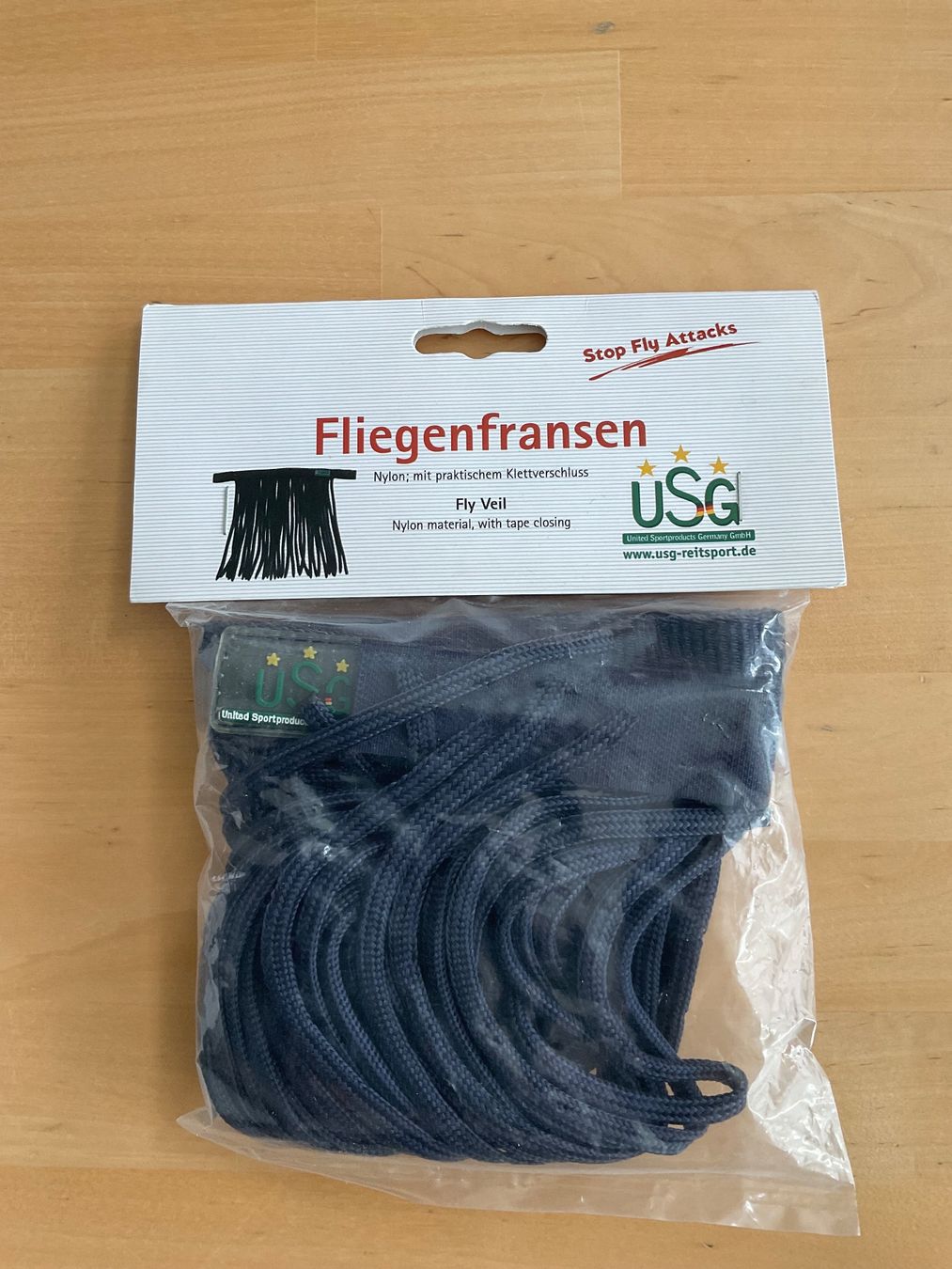 Zaumzeug & Halfter: Fliegenfransen für Pferde – Neu und originalverpackt aus Alpnach Dorf von Oli016