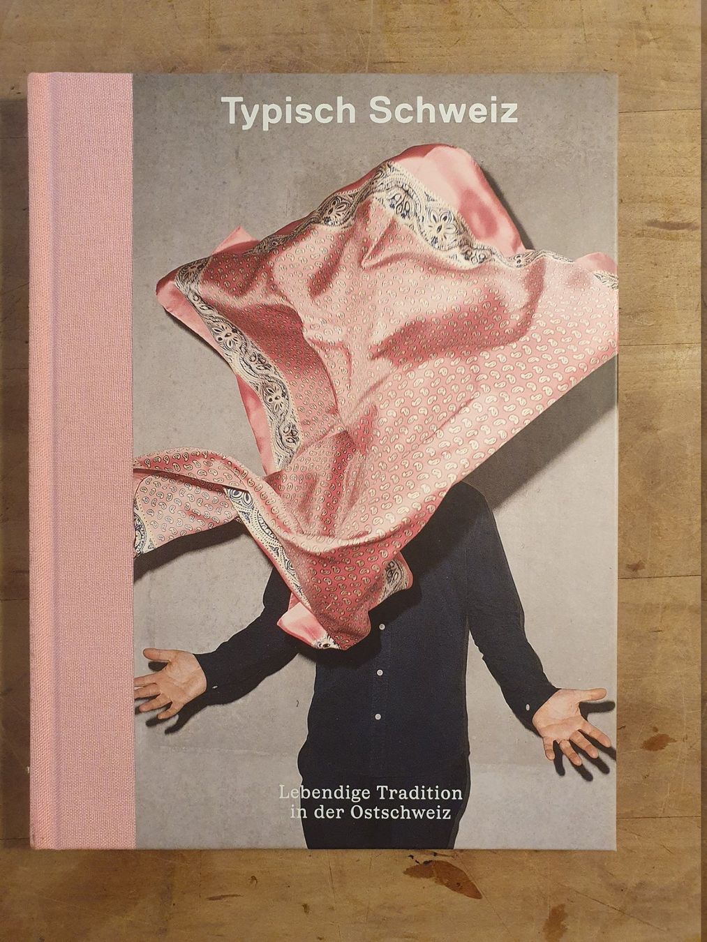 Libri: Typisch Schweiz – Usato da Zürich venduto da loosebone