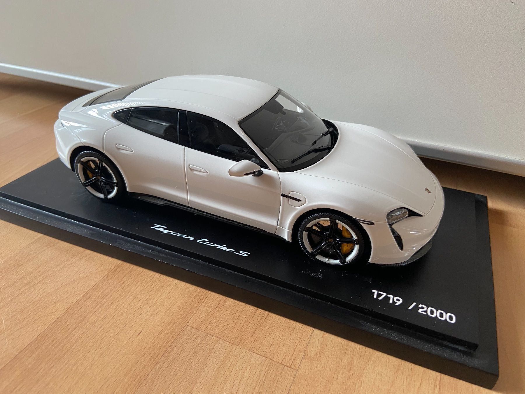Porsche Modellini d'auto: Porsche Taycan turbo S – Nuovo e nell'imballaggio originale da Schänis venduto da retail_rover