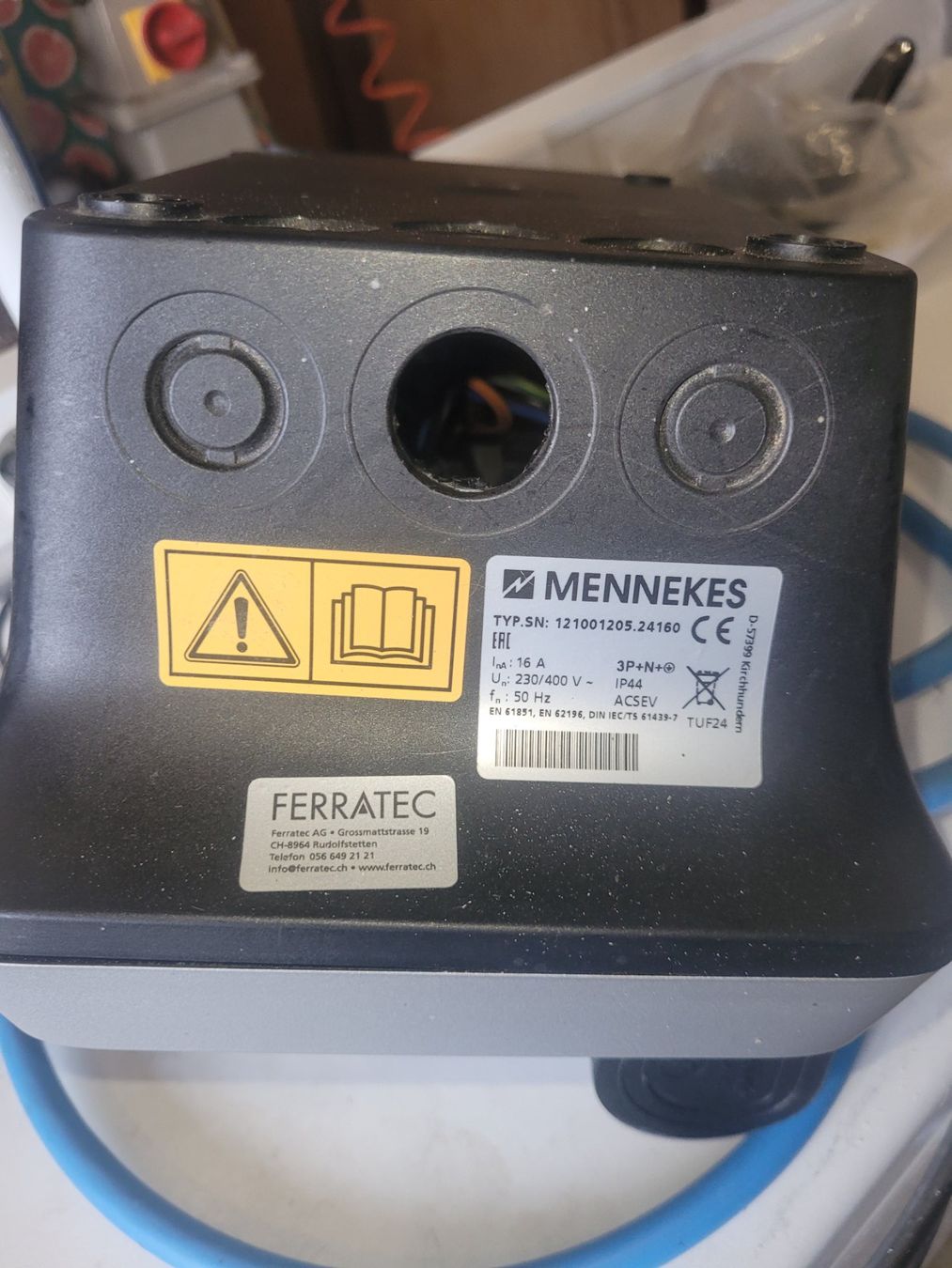 Mennekes Batterie-Ladegeräte: Borne de recharge voiture – Gebraucht aus Villarbeney von caline56 1