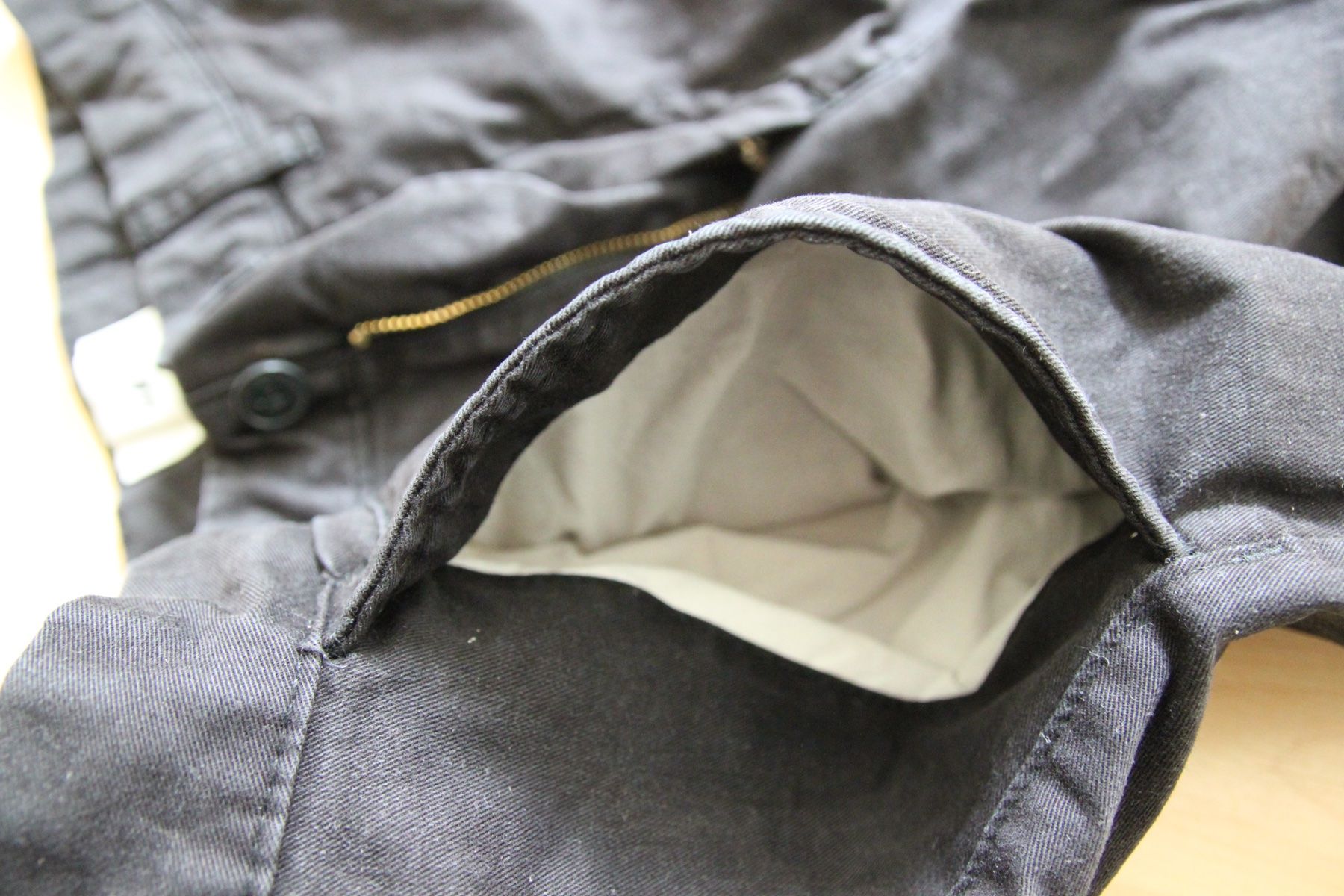 H&M Pantaloni: H&M Herren Hose, Grösse 30, Schwarz – Usato da Zofingen venduto da decidua 3