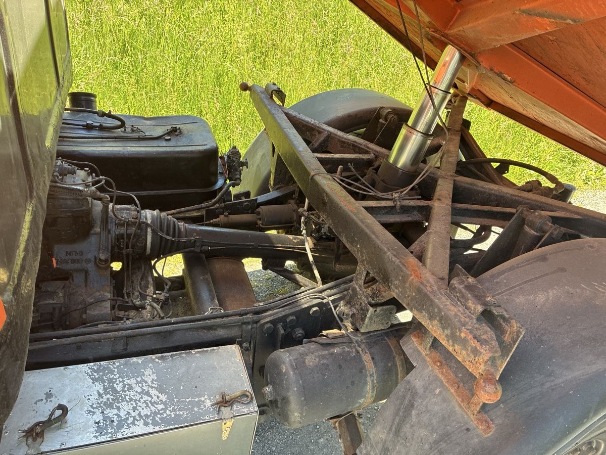 Mercedes-Benz Nutzfahrzeuge: Mercedes-Benz Unimog U 406 – Defekt aus Berschis von 746383 4