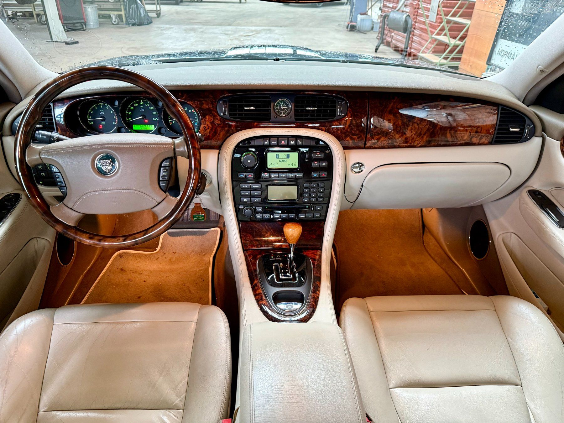 Jaguar Autos: Jaguar XJ8 Executive 4.2 ab MFK – Gebraucht aus Gretzenbach von GarageMeilenweit 4