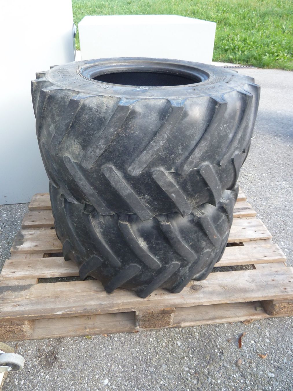 Trattori: 2 pneus de tracteur – Usato da Russy venduto da Guenefle