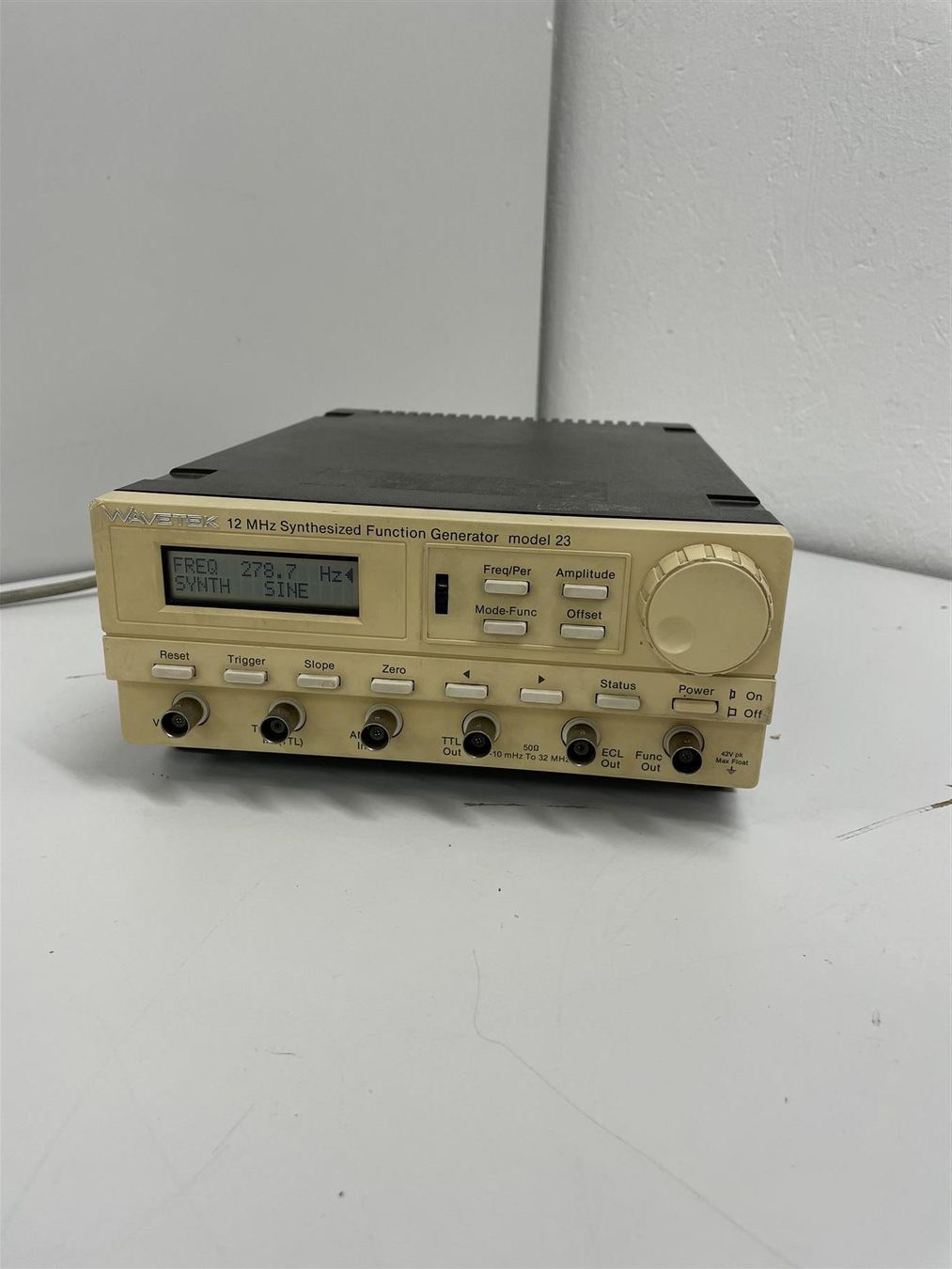 Messen: Wavetek Synthesized Function generator – Gebraucht aus Niederdorf von LeptonAG 1