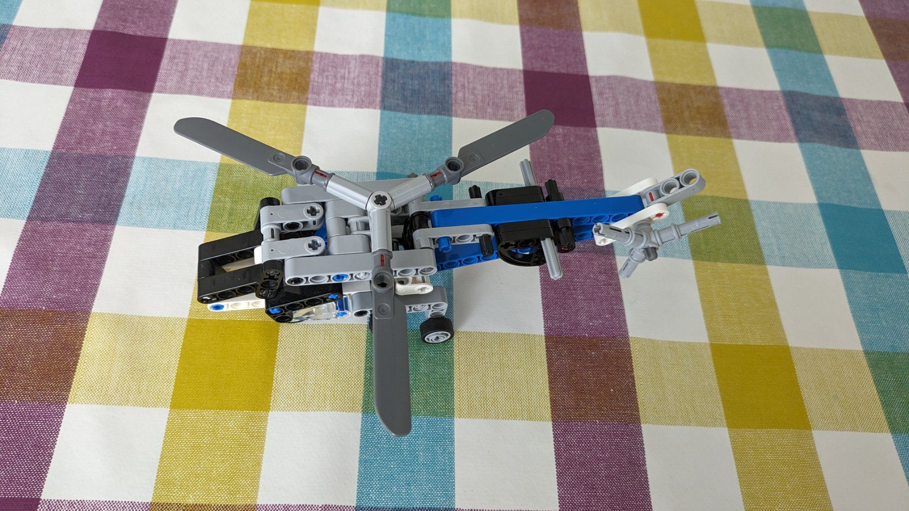 Technics Kit di costruzioni: LEGO Technic 42020 - Doppelrotor-Hubschrauber – Usato da Staufen venduto da Fleby84 2