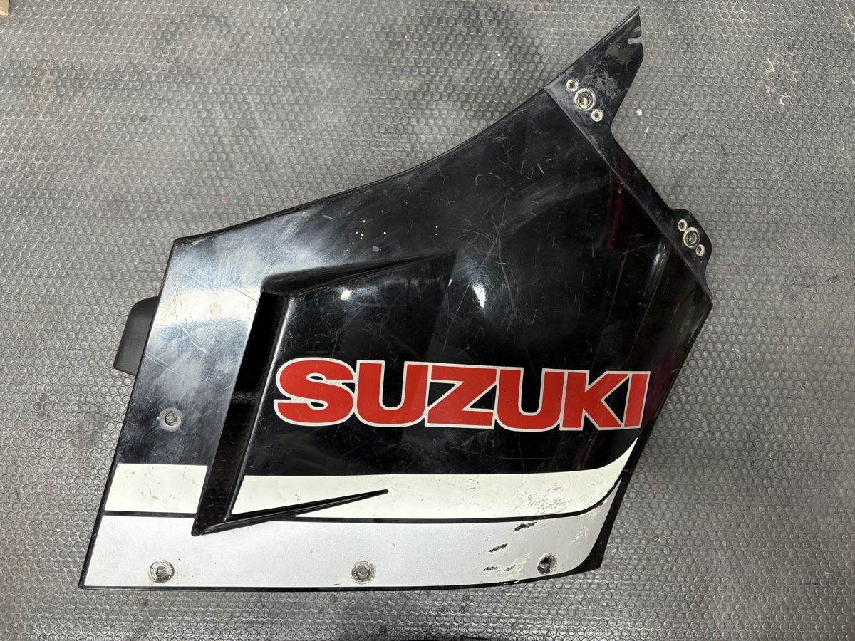 Suzuki Tutti i ricambio per moto: Carénage Suzuki GSXR 1100 – Usato da Choëx venduto da borgdaed