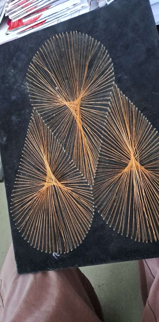 Foto & Immagini: String Art Bild mit Kupferdraht auf schwarzem Untergrund – Usato da Zürich venduto da Schoebi19 1