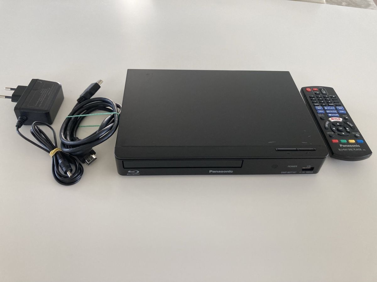 Tutti i DVDs: Panasonic Blu-ray Disc Player DMP-BDT167 mit Zubehör – Usato da Mörschwil venduto da Appenzell2
